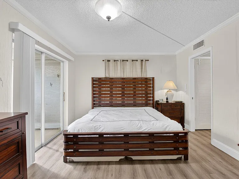 111 Normandy Ln — Photo 4