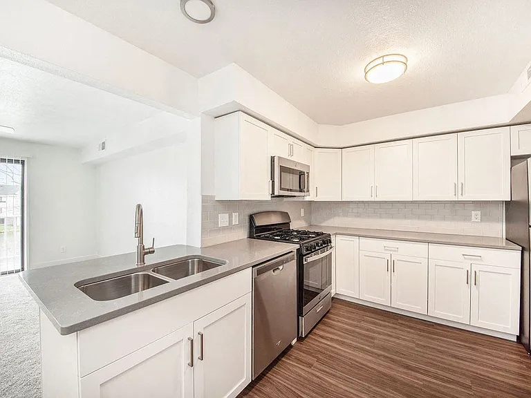 Green Ridge Apartments — Photo 52