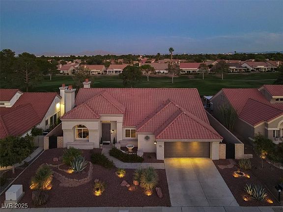 2nd image of 2900 Crown Ridge Dr