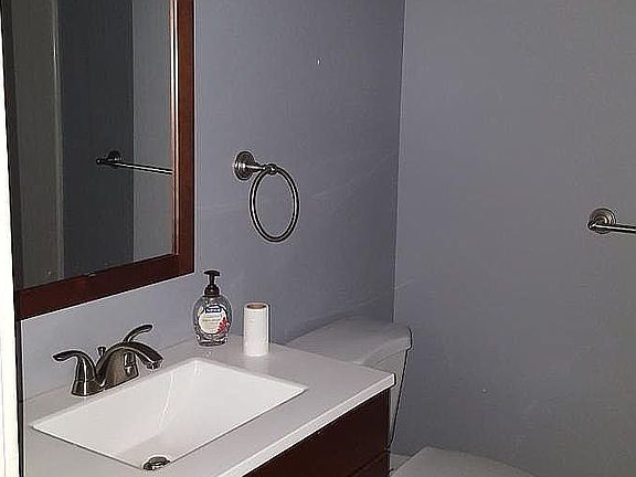 3rd image of 124 Quarry Hill Rd APT 32