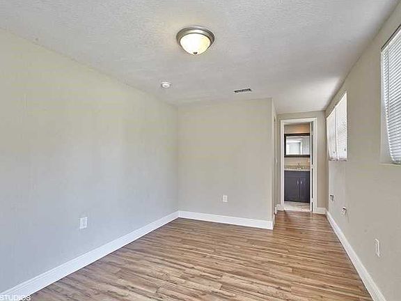 4th image of 3720 SW 45th Ave