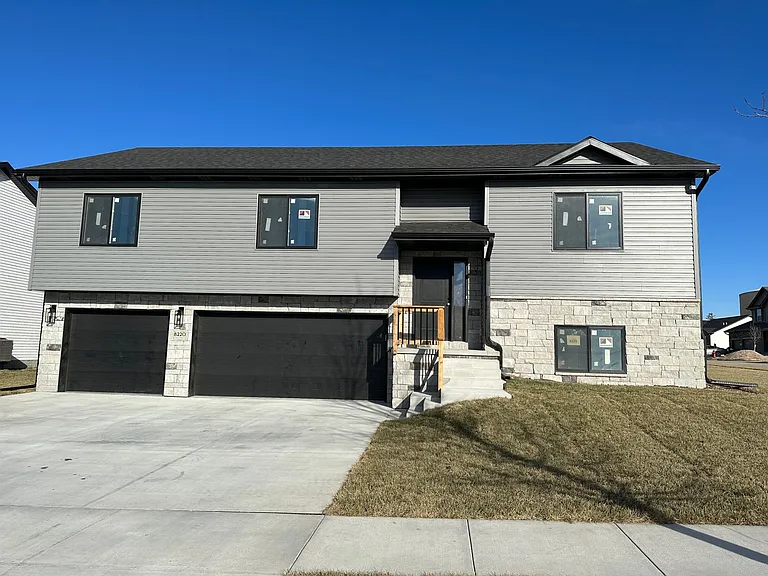 8220 Yankee Woods Dr — Photo 18