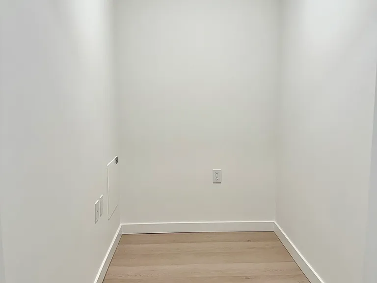 2488 Granville St — Photo 133