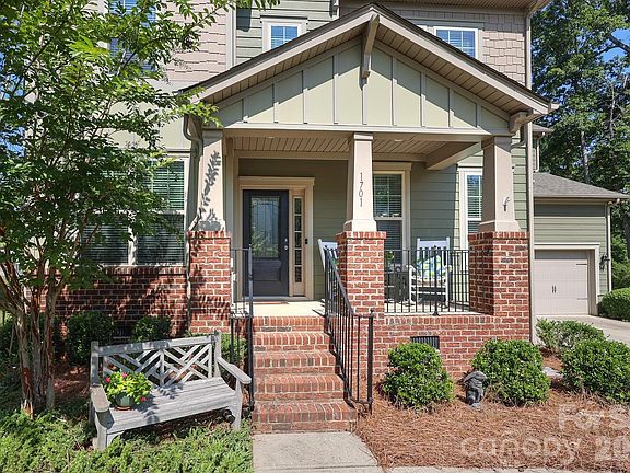 2nd image of 1701 Great Rd