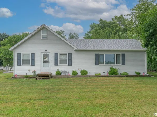 5029 N Pine St, Davenport, IA 52806