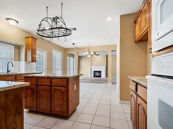 4th image of 1608 Forest Bend Ln