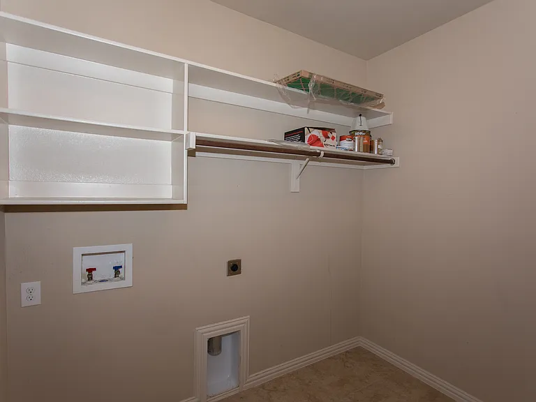 1320 Elkford Ln — Photo 13