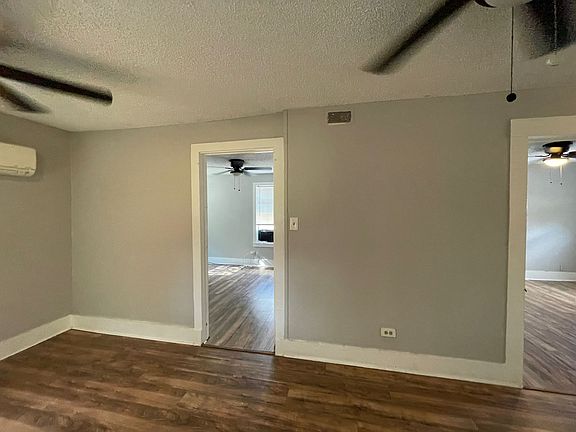 3rd image of 143 Tremlett Ave #D