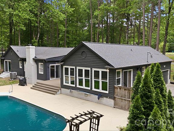 5th image of 20200 Floral Ln