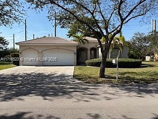 1st image of 2420 Fairways Dr
