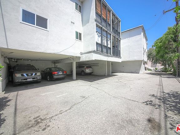4th image of 2300 Montrose Ave APT 8