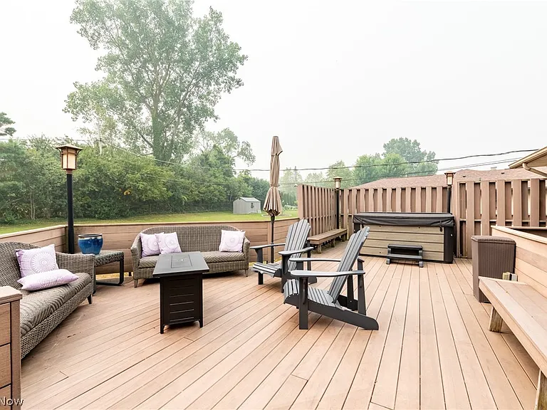 25150 Cardington Dr — Photo 40