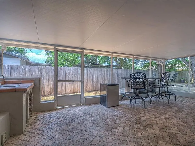 5121 Ellendale Ave — Photo 24