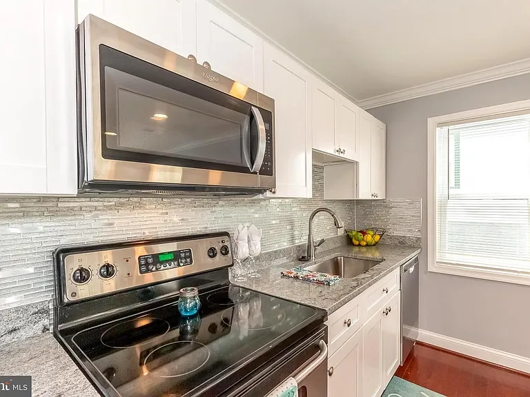 7 Robinson Ave — Photo 6
