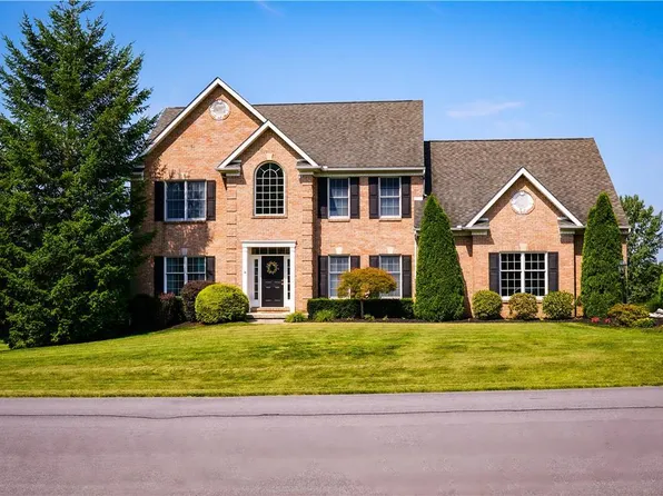 5002 Farmview Dr N, Schnecksville, PA 18078