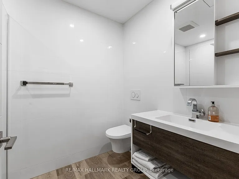 201 Maclaren St #2 — Photo 14