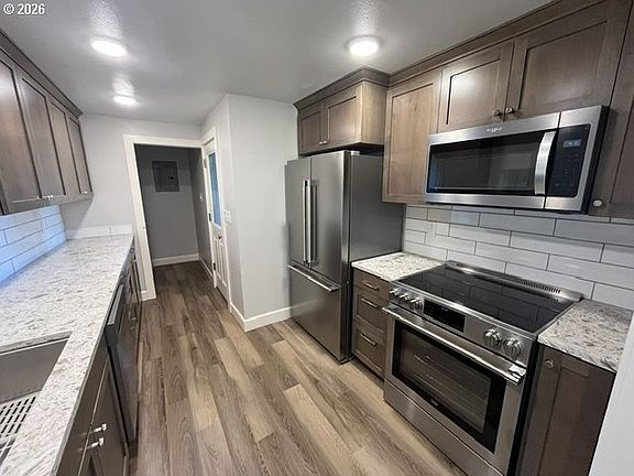 3rd image of 2208 E 5th St
