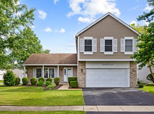 25W055 Canary Ct, Naperville, IL 60540