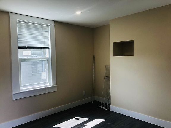 3rd image of 218 10th Ave #3