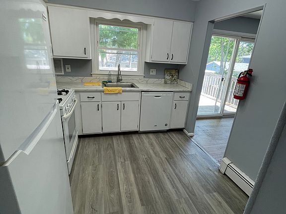 3rd image of 71 Loganberry Ln