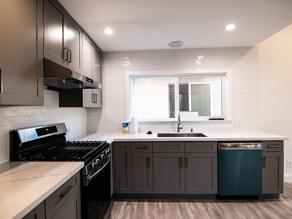 341 N Eldorado St