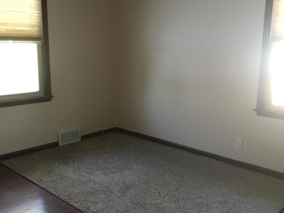 3rd room 10.6' x 13'