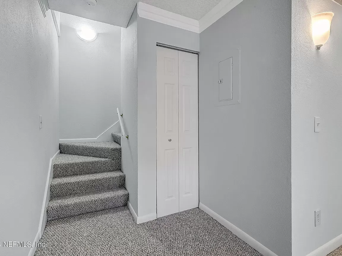 2 bed, 1032 sqft, $1,800 — Photo 4