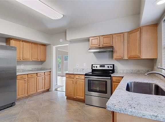 5th image of 2221 S Carrollton Ave