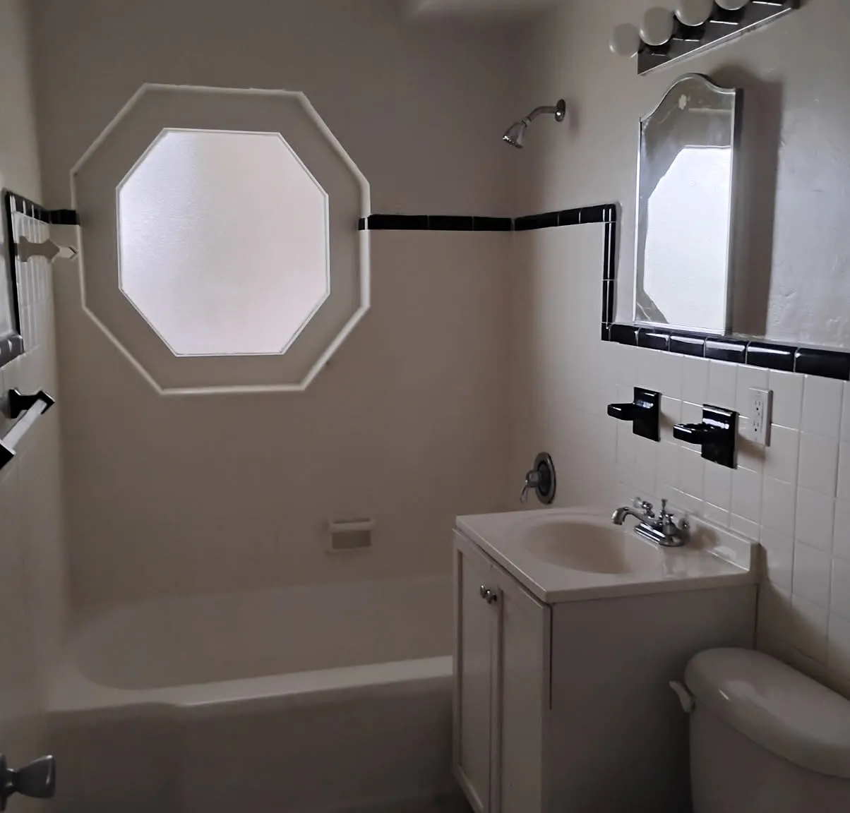 1 bed, 690 sqft, $1,345 — Photo 3