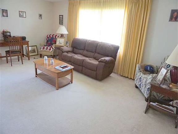 5th image of 609 Poinsettia Ave