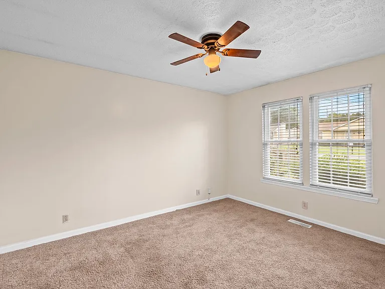 154 Arsenal Dr — Photo 12
