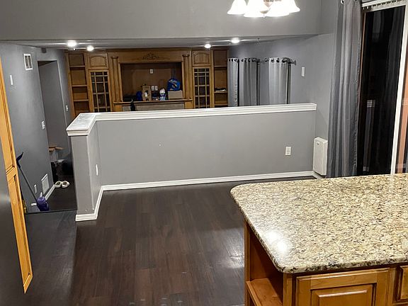 5th image of 812 Justin Ave