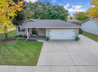 1743 Knoll Crest Dr, Sheboygan, WI 53081