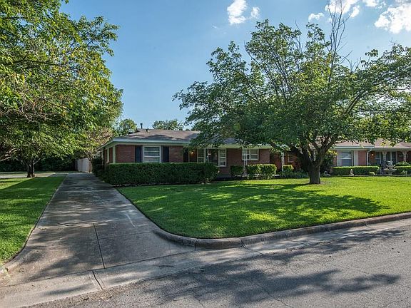 3rd image of 5816 Circular Dr