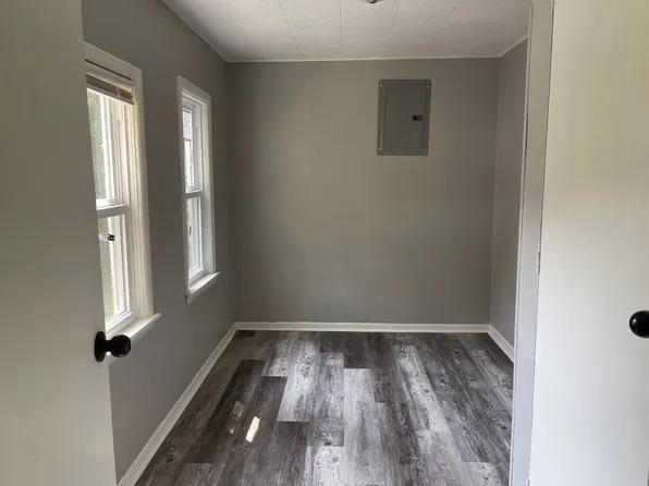 214 N 2nd St, Iola, KS 66749