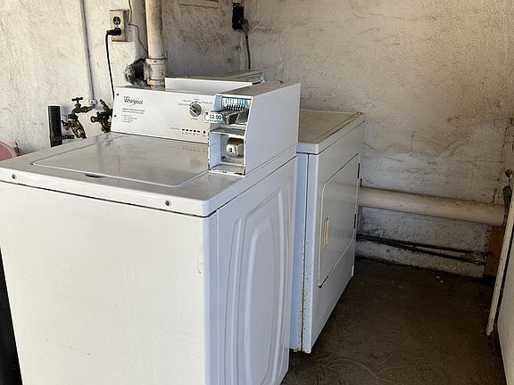 4th image of 660 Hausten St APT B