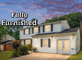 6804 Moon Rock Ct, Alexandria, VA 22306