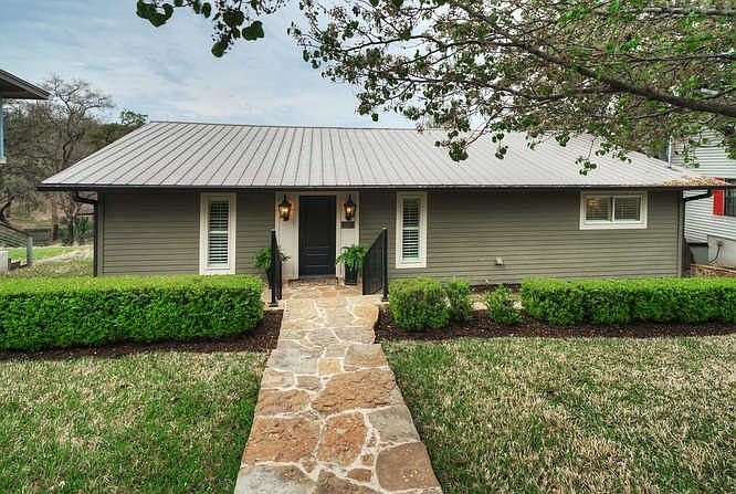 1st image of 2708 Sunny Point Dr