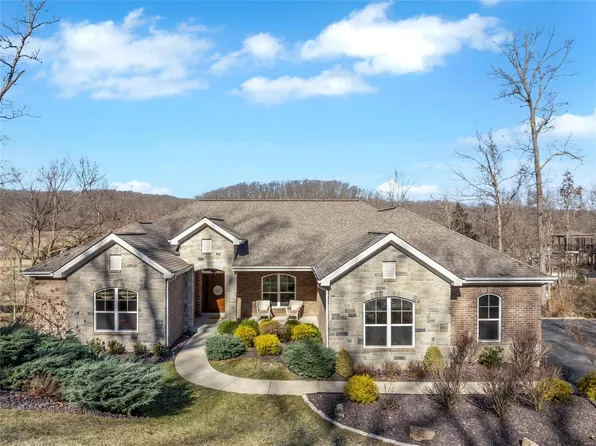 1217 Diamond Valley Dr, High Ridge, MO 63049