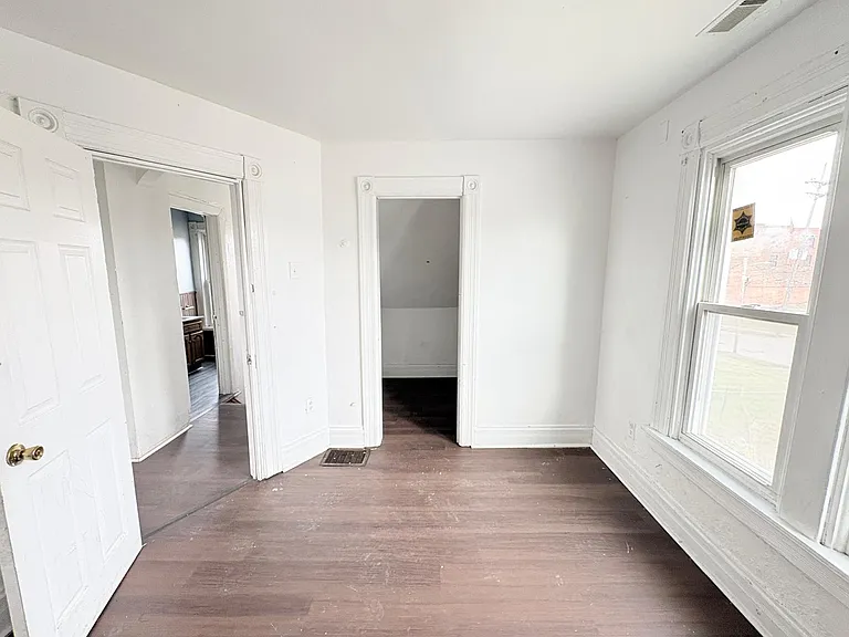 833 N Michigan St — Photo 18