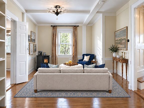 3rd image of 118 Bedford St
