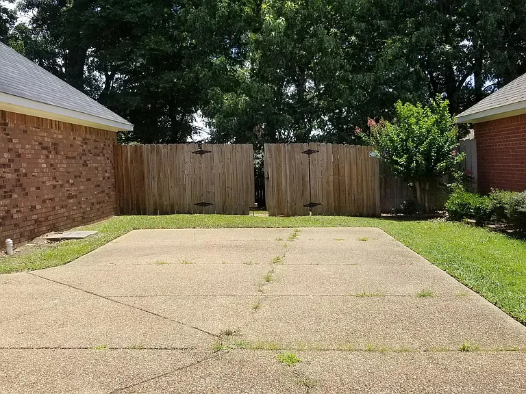 124 Hunters Row — Photo 8