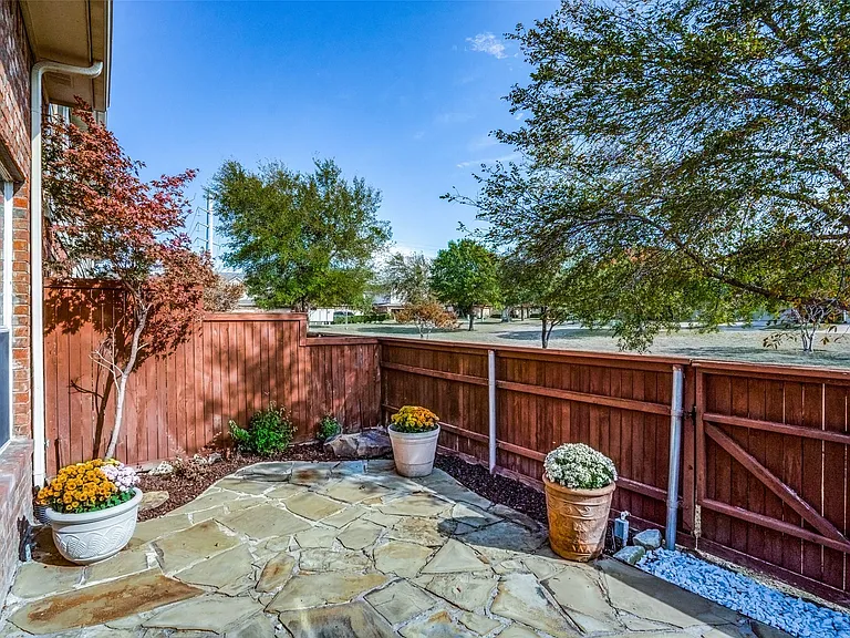 8600 Brunswick Dr — Photo 24