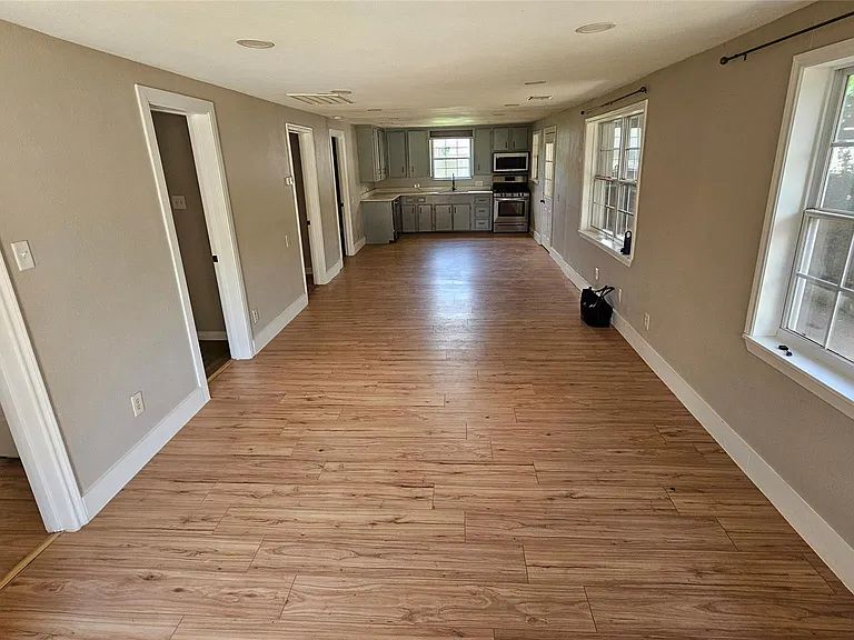 2415 Perry St — Photo 9