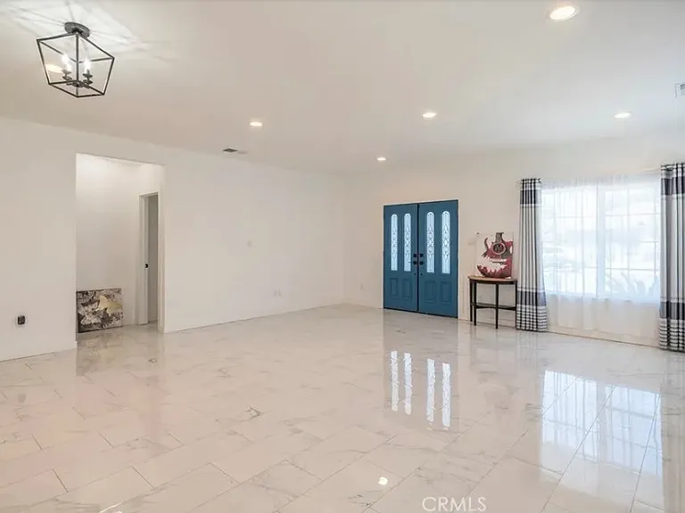 10692 Frances Ave — Photo 15