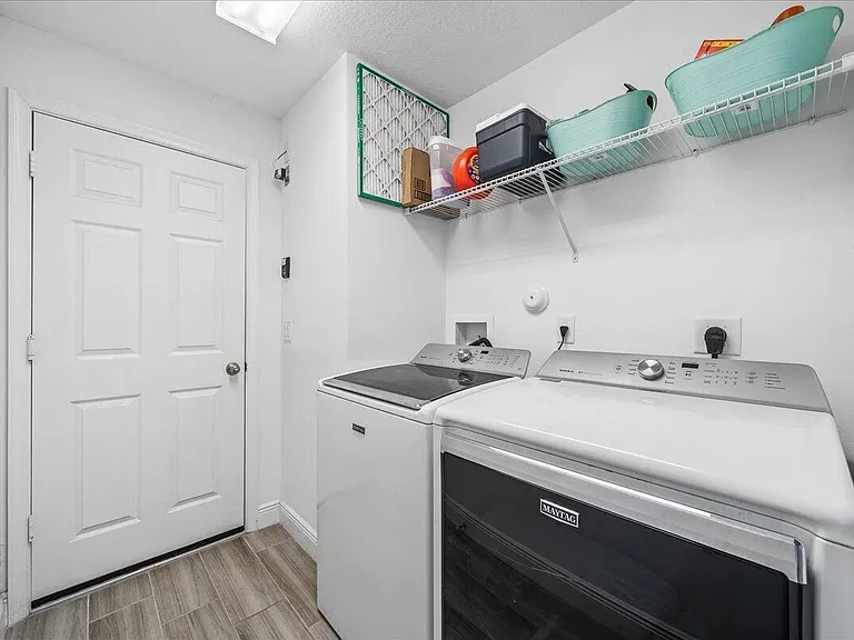 340 Palm Breezes Dr — Photo 20