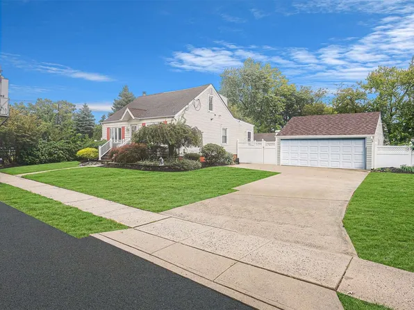 24 Garden City Ave, Wyandanch, NY 11798