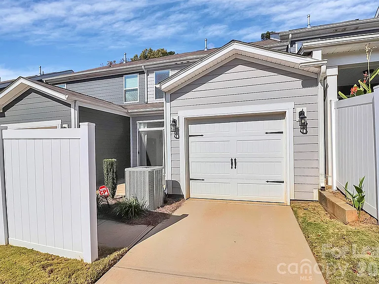 2126 Blewett Dr — Photo 30