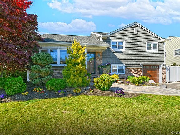 3rd image of 3697 Regent Lane