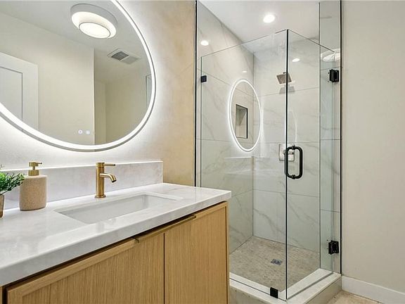 3rd image of 1824 Fairburn Ave #304